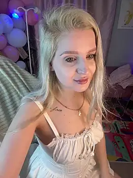 Snapshot of cold_blondie chatting on June 2026 05:23:02 AM cold blondie online show from June 2026 05:23:02 AM