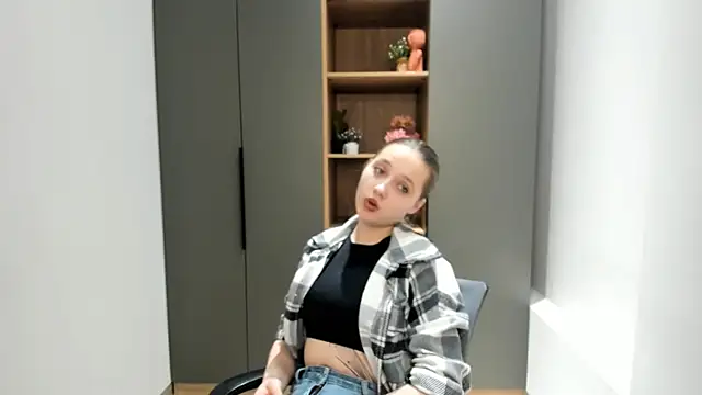 NadiaGnegy online show from October 2025 03:18:02 AM