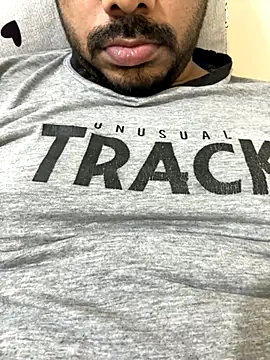 Handsome8677 online show from December 2025 07:31:01 PM