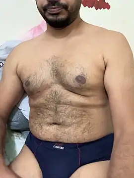 Handsome8677 online show from December 2025 01:04:02 PM