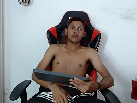 sexy latin cum online show from October 2025 01:44:01 PM