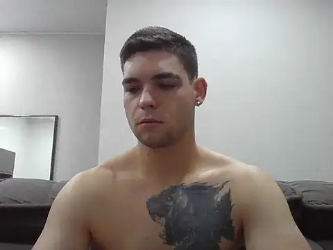 Snapshot of Zure-xxx chatting on November 2025 10:45:01 PM Zure-xxx online show from November 2025 10:45:01 PM