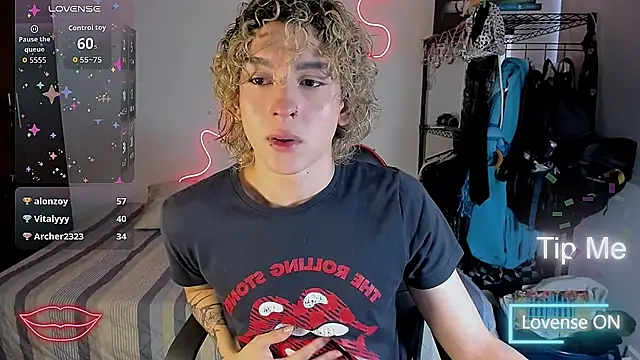 Snapshot of Lyric_Mirage chatting on November 2025 09:37:02 PM Lyric Mirage online show from November 2025 09:37:02 PM