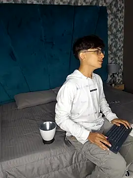 Aaron Eze online show from March 2026 11:39:02 AM