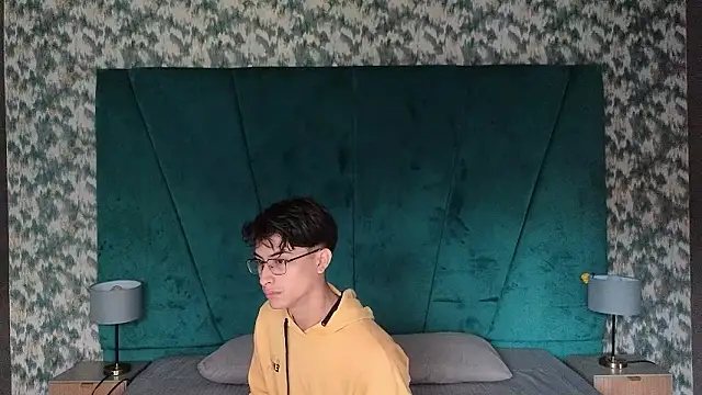 Aaron Eze online show from March 2026 12:12:02 PM