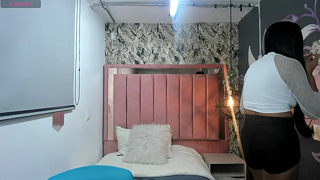 Rachel  Jonees online show from November 2025 11:43:01 AM