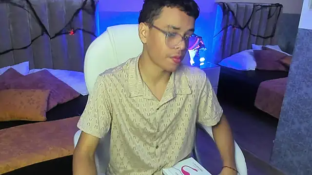 Xavier Fox    online show from October 2025 04:27:01 AM