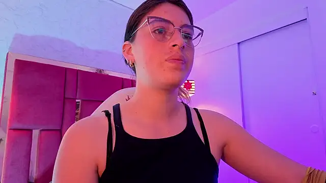Snapshot of moon_winy chatting on June 2026 12:05:02 PM moon winy online show from June 2026 12:05:02 PM
