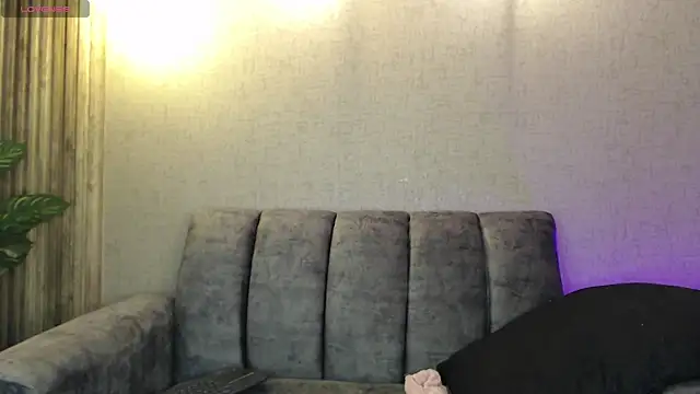 Ami Le online show from October 2025 11:33:02 AM