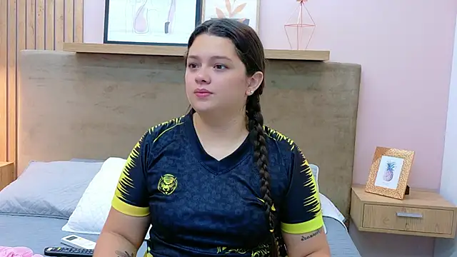 Tessa Stone online show from February 2026 01:43:02 AM