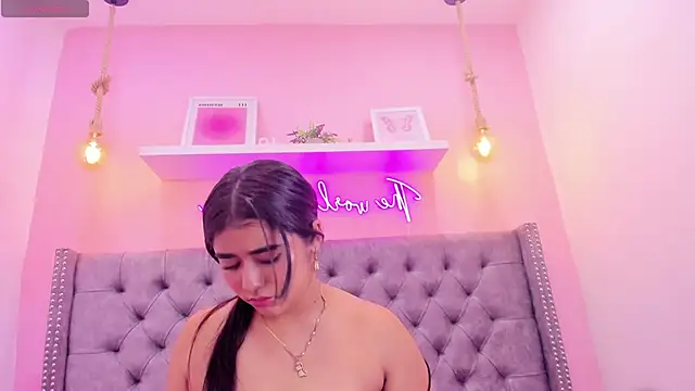 Sophiia 77 online show from October 2025 10:22:01 PM