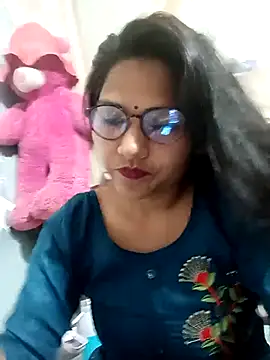 Vanshika1432 online show from October 2025 04:53:01 AM