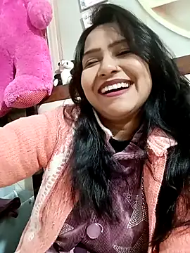 Vanshika1432 online show from December 2025 05:01:01 AM