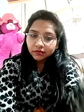 Vanshika1432 online show from December 2025 04:58:01 PM