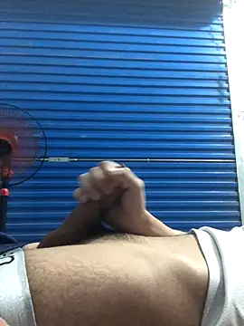 liamhn2k4 online show from October 2025 02:29:01 PM