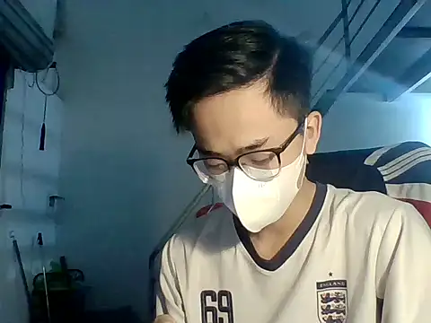 liamhn2k4 online show from October 2025 02:30:01 PM