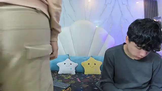 hoot booys  online show from April 2026 08:55:01 PM