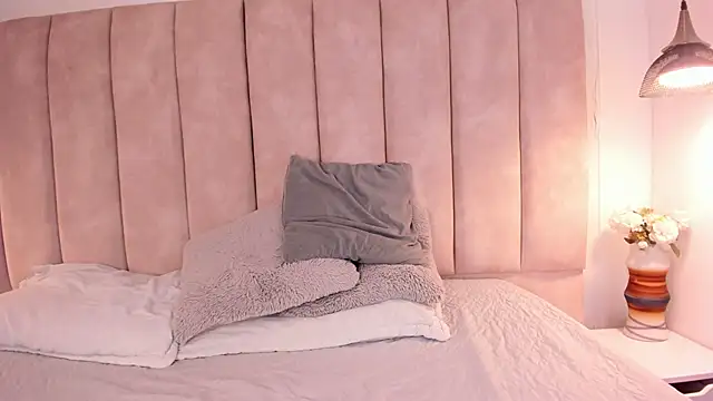 Marie Rosee  online show from October 2025 12:38:02 PM