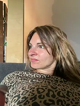 kinkysarahx online show from June 2026 08:19:01 AM