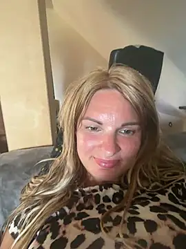 kinkysarahx online show from July 2026 02:27:01 PM