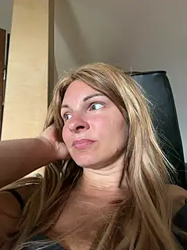 kinkysarahx online show from August 2026 10:21:02 AM