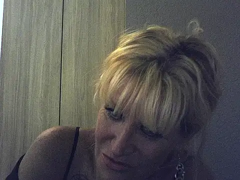 Snapshot of Bornbutiful chatting on February 2026 10:23:02 AM Bornbutiful online show from February 2026 10:23:02 AM