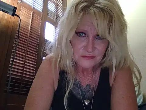 Snapshot of Bornbutiful chatting on March 2026 10:25:01 PM Bornbutiful online show from March 2026 10:25:01 PM