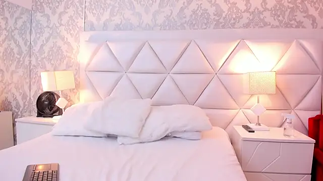 AnnyeWatson online show from December 2025 01:40:01 PM