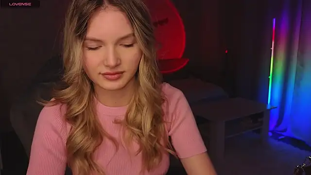 EvelynSin online show from November 2025 11:42:01 AM