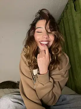 Snapshot of MiaaCute- chatting on May 2026 11:00:01 PM MiaaCute- online show from May 2026 11:00:01 PM