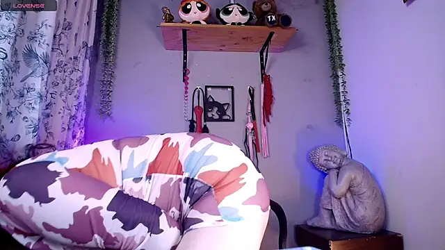 Snapshot of Violetafetish-dirty chatting on April 2026 03:09:02 AM Violetafetish-dirty online show from April 2026 03:09:02 AM