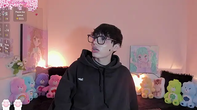 Strawberry Kitty  online show from March 2026 02:02:01 AM