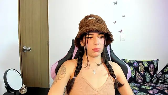 KYMBERLY0825 online show from February 2026 09:57:02 PM