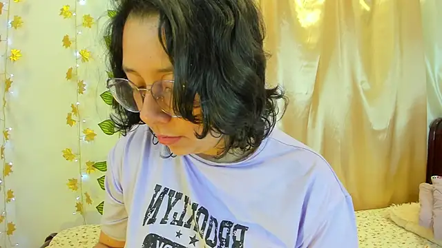 Milie yue online show from December 2025 02:03:01 PM