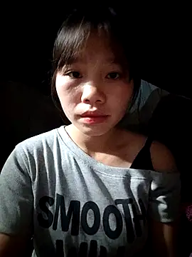 linh-miu99 online show from December 2025 04:36:01 PM