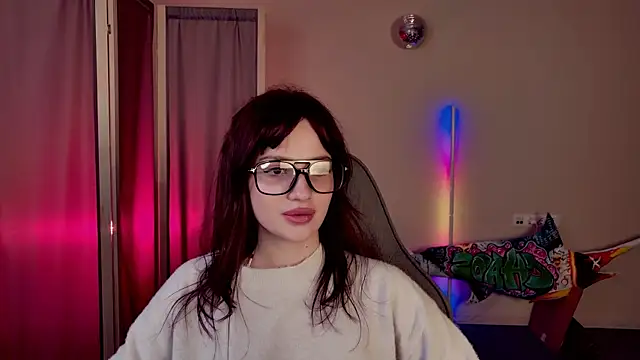 KiraVair online show from April 2026 03:39:02 PM