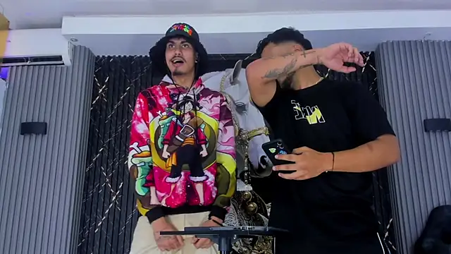 handsome boys22 online show from December 2025 04:22:01 PM