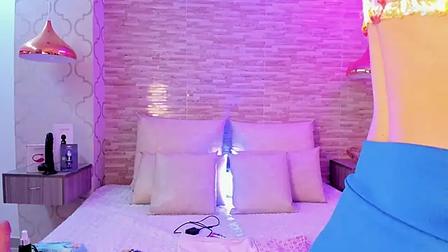 Catalina-Thompson online show from November 2025 12:07:01 PM