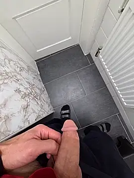 16enes16 online show from October 2025 11:44:02 AM