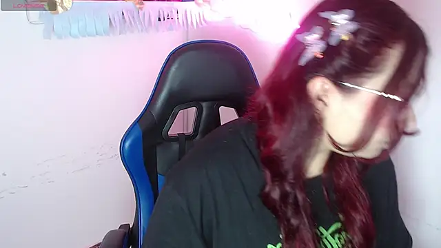 littlee red online show from November 2025 09:04:01 PM