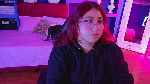 littlee red online show from February 2026 07:46:01 PM