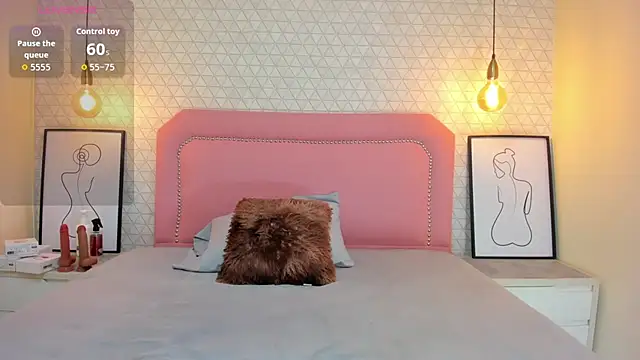 TAYLORMEYER1 online show from October 2025 03:32:01 AM