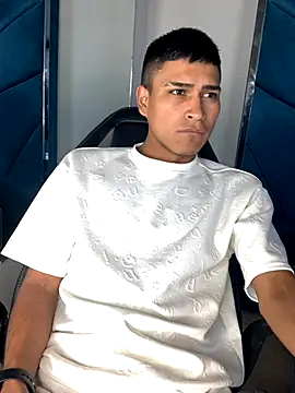 Emiliano Reyes online show from November 2025 03:05:01 AM