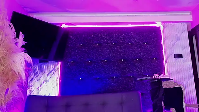 Queens Wonders Blonders online show from February 2026 04:26:01 PM