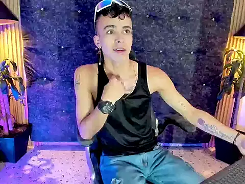 the fenix boy online show from October 2025 09:04:01 PM