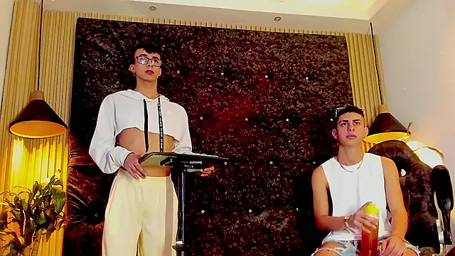 the fenix boy online show from October 2025 09:53:02 PM