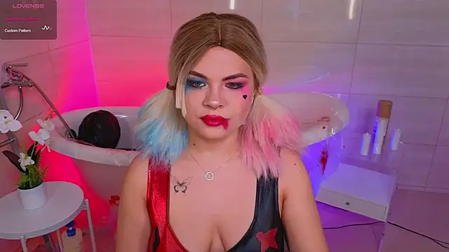 Miss Delia online show from October 2025 02:12:01 AM