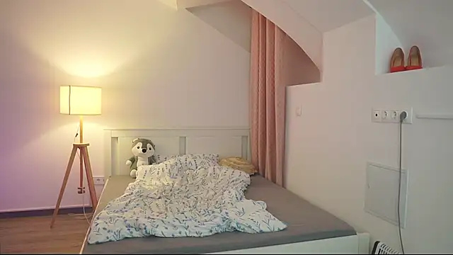 lisa mccoy  online show from April 2026 06:19:02 PM