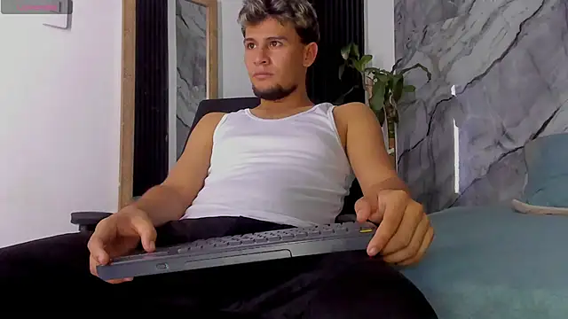 Alan-Smith1 online show from November 2025 07:45:02 PM