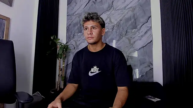 Alan-Smith1 online show from November 2025 07:57:01 PM